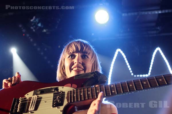 THE JOY FORMIDABLE - 2013-02-12 - PARIS - La Maroquinerie - Rhiannon Bryan